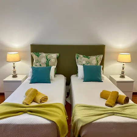 Casa Caloura Lotus Deluxe & Daire *