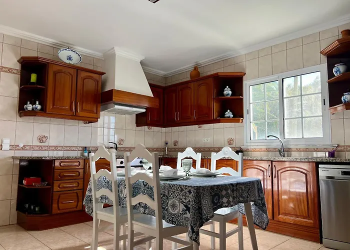 Casa Caloura Lotus Deluxe & Lagoa (Azores)