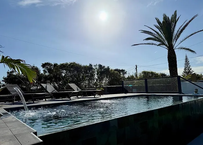 Casa Caloura Lotus Deluxe & Daire *