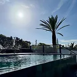 Casa Caloura Lotus Deluxe & Daire *