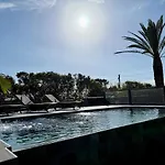 Casa Caloura Lotus Deluxe & Daire *