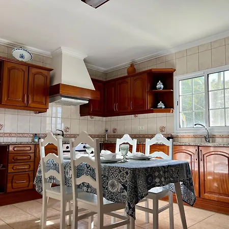 Casa Caloura Lotus Deluxe & Lagoa (Azores)