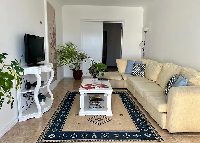 Casa Caloura Lotus Deluxe & Lagoa (Azores)