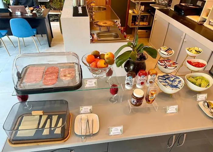 Casa Caloura Lotus Deluxe & Lagoa (Azores)